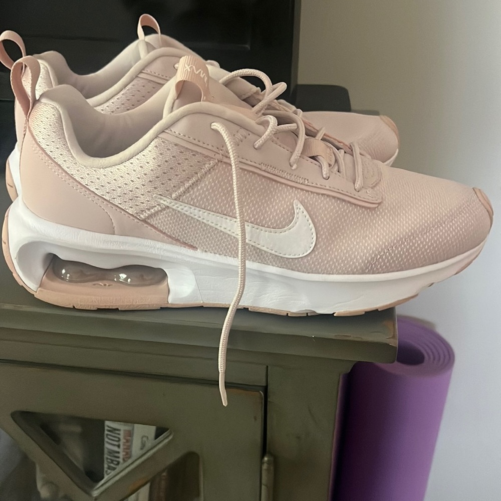 Nike Air Max INTRLK lite sneaker.